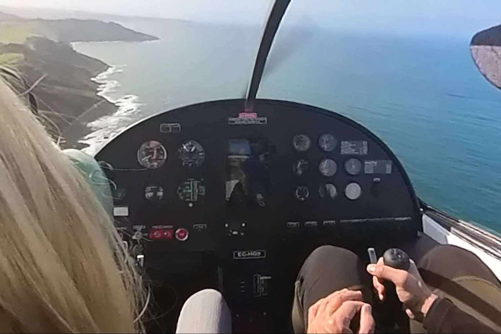¿En qué consiste la experiencia de piloto por un día que ofrece Asturfly?