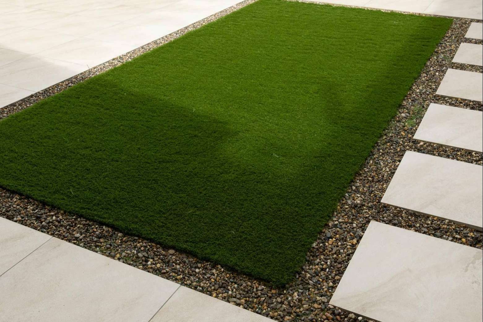 Césped Artificial Barato, ¿es una buena idea?
