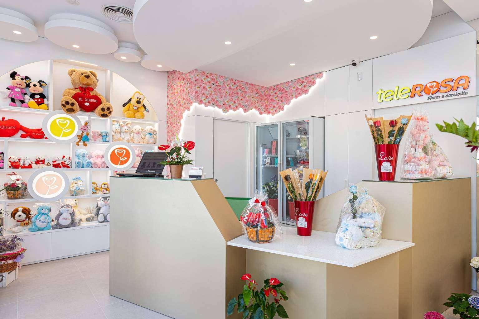 teleROSA fortalece su liderazgo en España con nuevas franquicias de envío de flores a domicilio