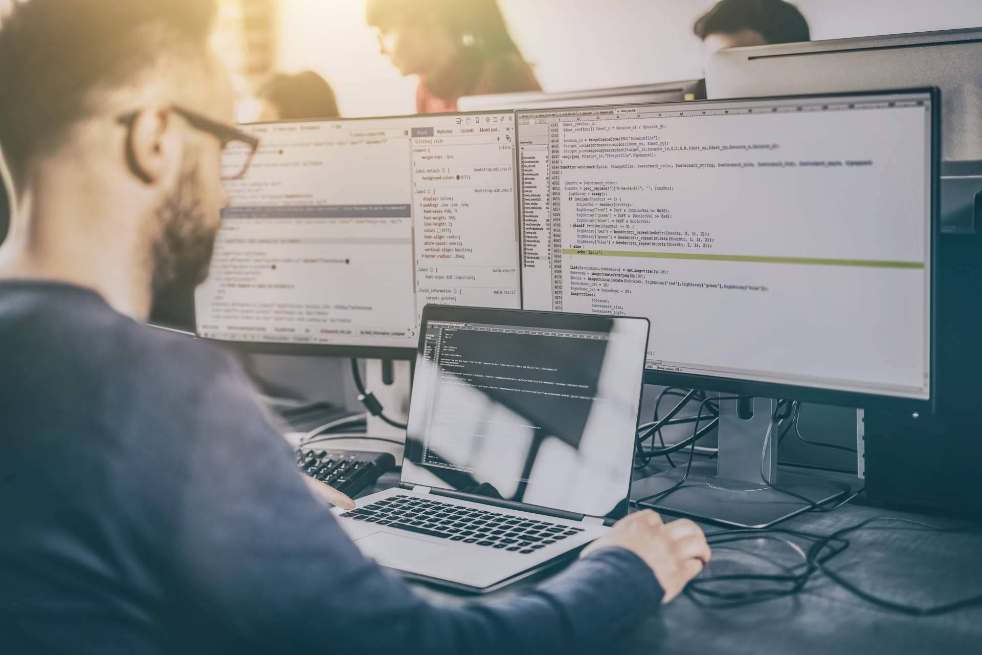 Beneficios de tener un sitio WordPress actualizado (y los riesgos de no hacerlo)