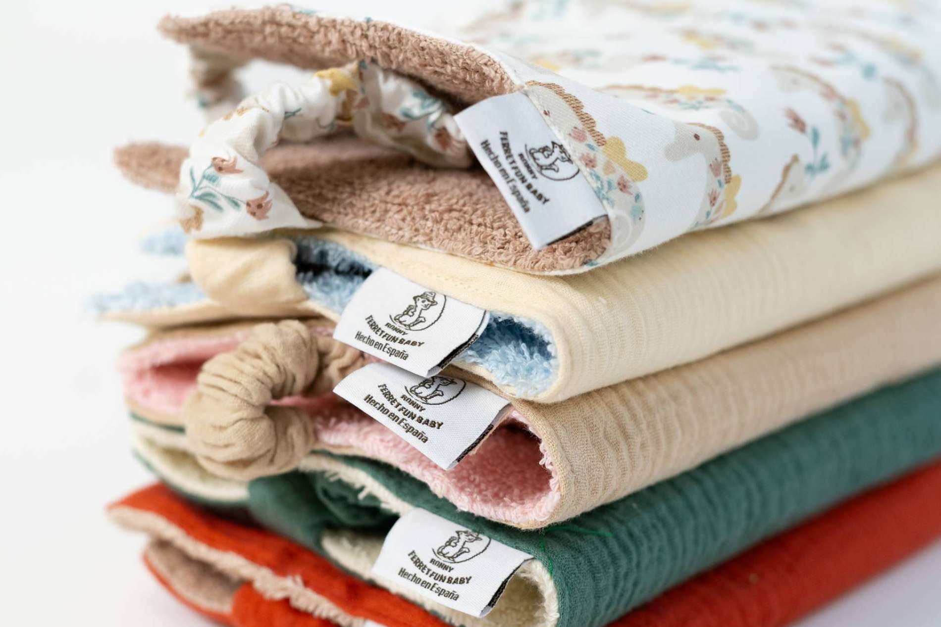 Opiniones sobre la colección de baberos de Ferret Fun Baby, el nuevo proyecto artesanal desde España