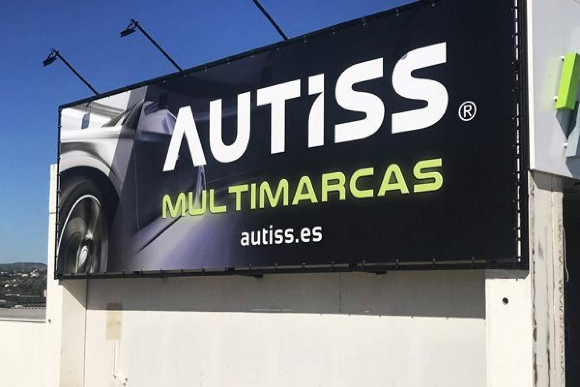 Rótulos Cecilio amplía su oferta con lonas de gran formato para publicidad y eventos