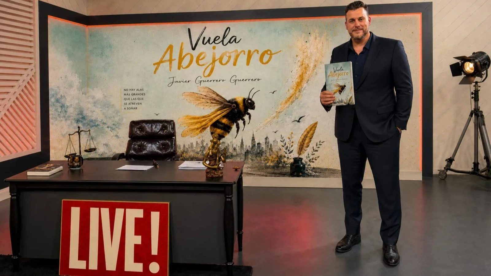 Javier Guerrero y la épica de su obra 'Vuela Abejorro'